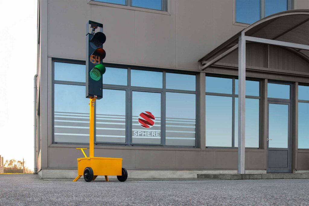Mobile Ampelanlage mit LED und Radarsteuerung für flexible Baustellensignalisation.